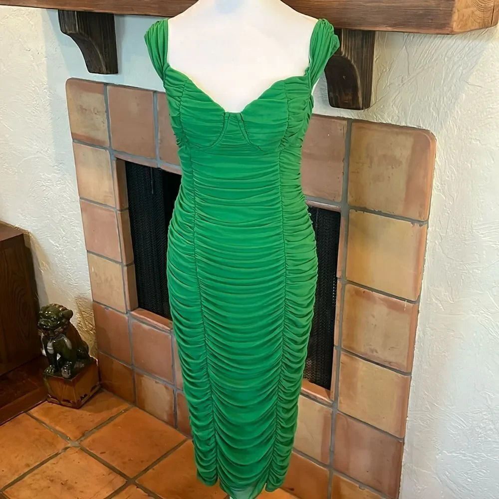 Majorelle Kelly Green Off-the-Shoulder Tabitha Midi Dress, size MEDIUM